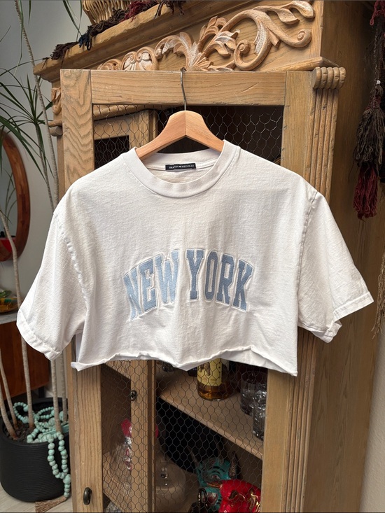 Brandy Melville Tops - Brandy Melville NEW YORK Cropped Top